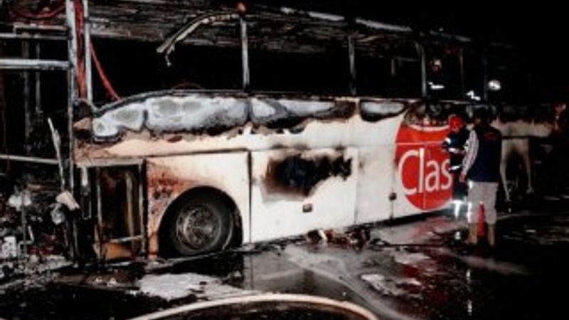 Aksaray'da yolcu otobüsü yandı