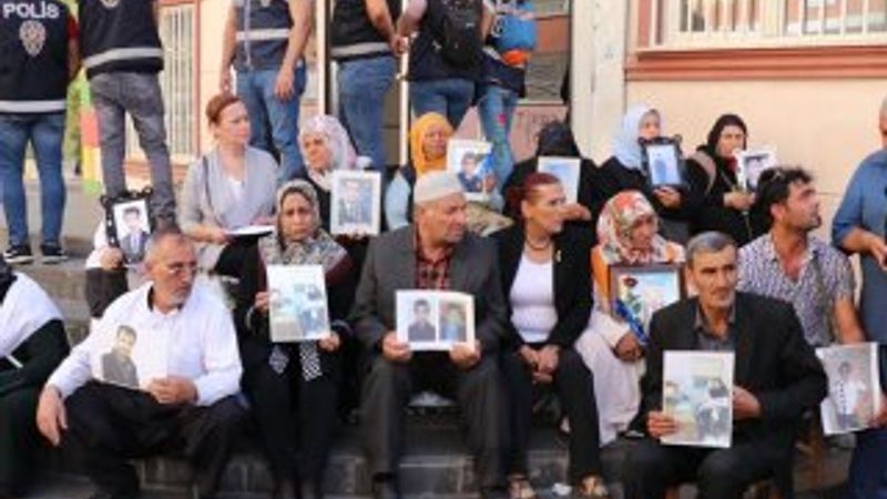 Diyarbakır'da oturma eylemine İranlı aileler katıldı