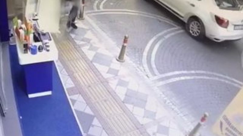 Bartın'da anne ve kızın üstüne dış cephe kaplaması düştü