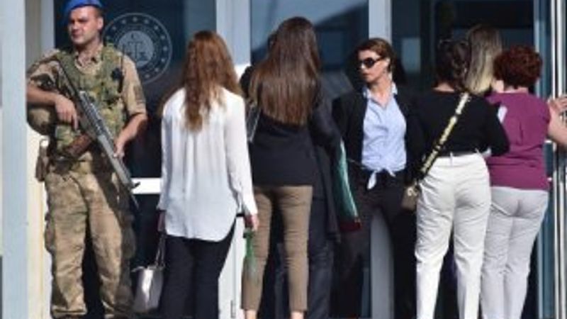 Adnan Oktar'a kediciklerden destek