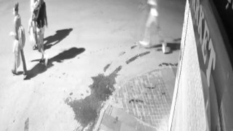 Sokak ortasında bir genç bıçaklanarak öldürüldü