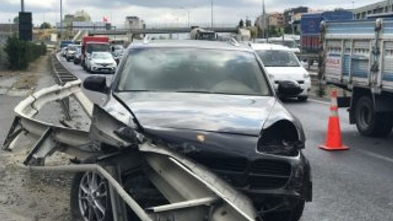 Lüks cip bariyerlere ok gibi saplandı