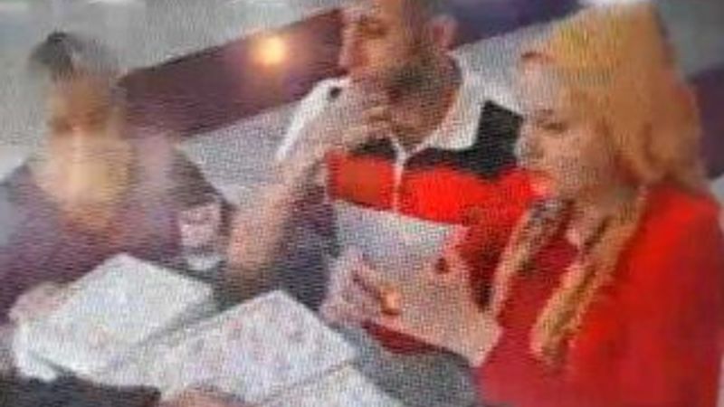 Kuyumcudan yüzük çalan hırsızlar yakalandı