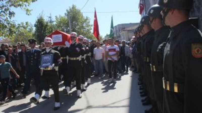 Askerde beyin kanaması geçiren şehit için tören düzenlendi