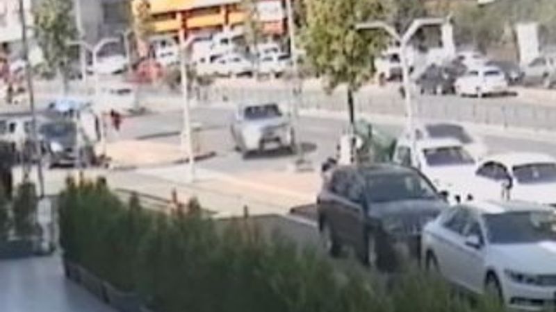 Hastaneye giderken kazada hayatını kaybetti