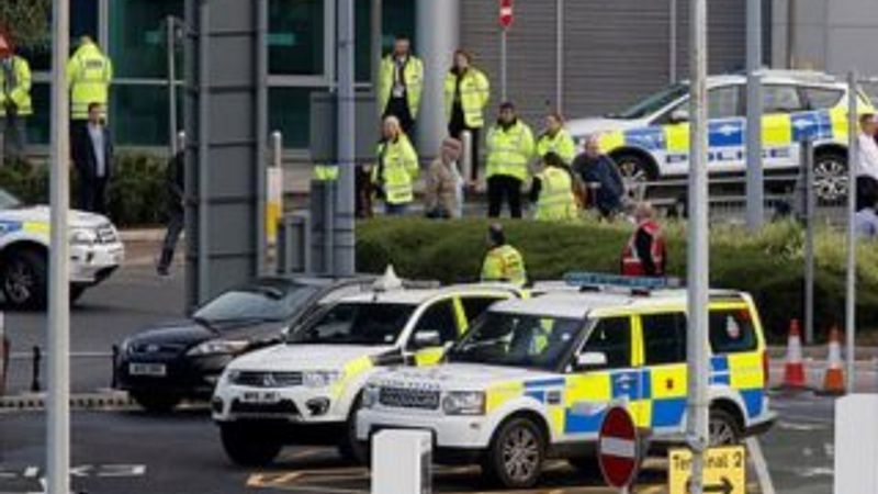 Manchester Havalimanı’nda şüpheli paket alarmı