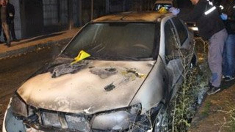 Karaman’da park halindeki otomobilde yangın