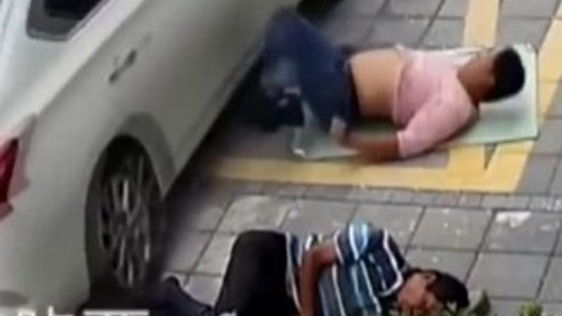 Çin'de otoparkta uyuyan işçiyi araba çiğnedi