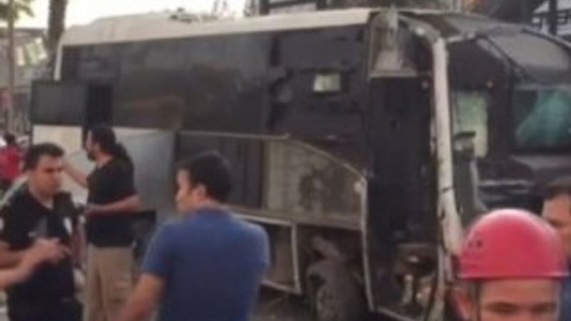 Adana'da polis aracına bombalı saldırı