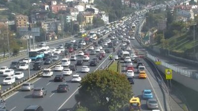 İstanbul'da trafik birbirine girdi