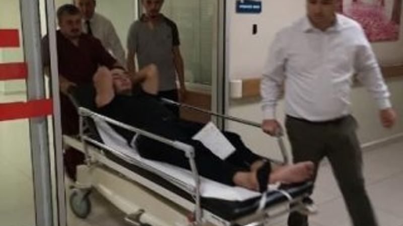 Bursa'da kaza yapan motosikletliye çevredekiler yardım etti