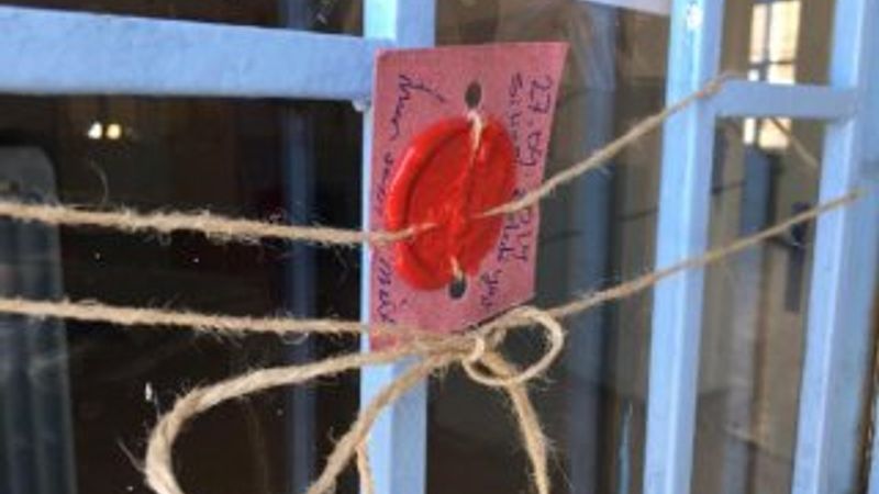 Silivri'deki mühürlenen okuldan malzemeler taşındı