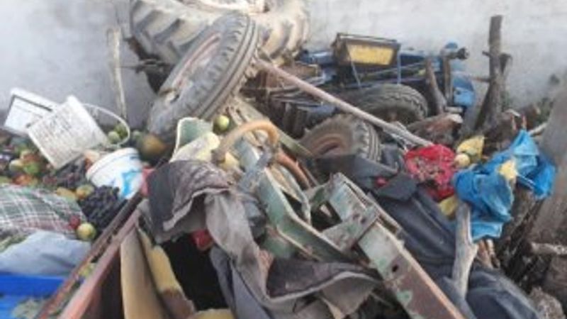 Sakarya'da traktör duvara çarptı: 1 ölü