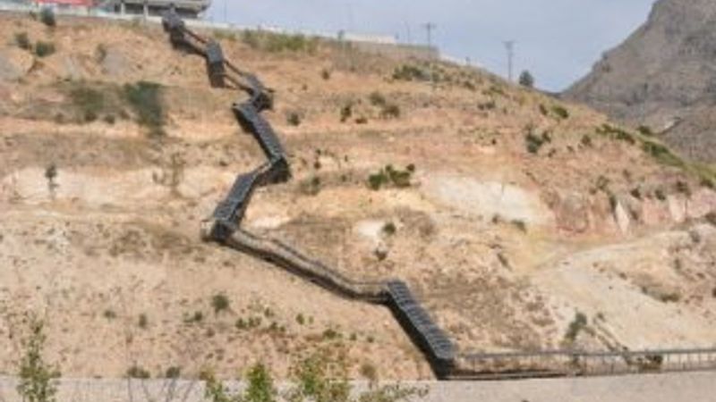 Gümüşhane'de öğrenciler için yamaca yurt yapıldı