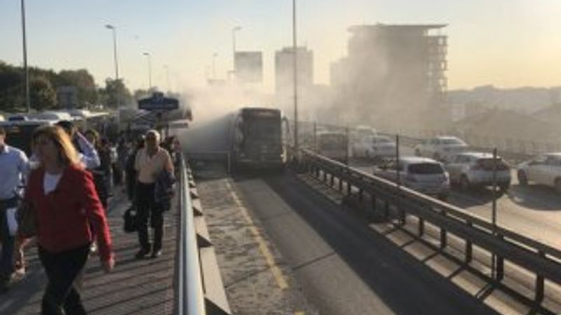 Darülaceze'de metrobüs yangını