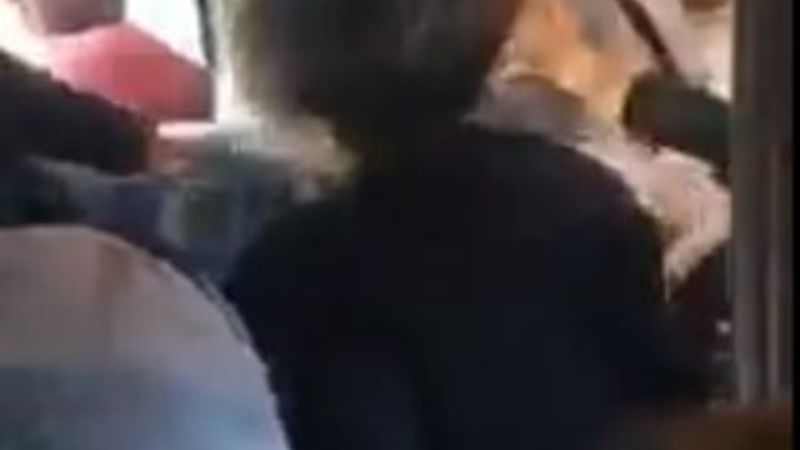 Çantanız rahatsız ediyor dedi saldırıya uğradı