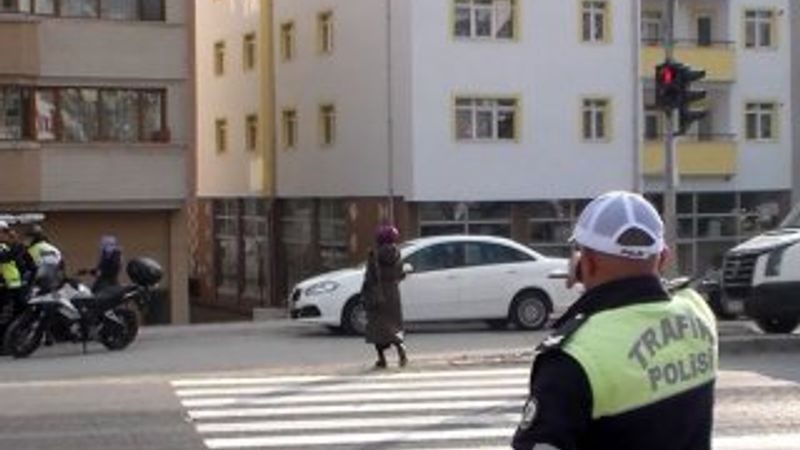 20 bin yaya geçidinde 2 saat nöbet tutulacak