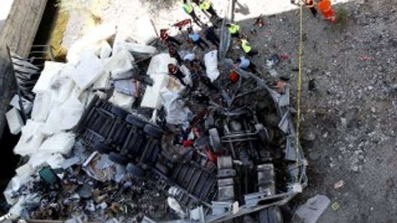 Ankara'da viyadükten düşen tır şoförü öldü