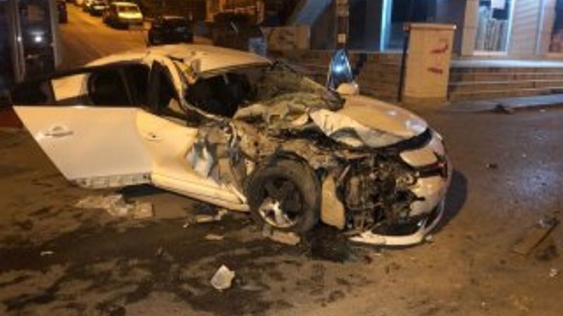 Ankara’da otomobil kamyonete arkadan çarptı