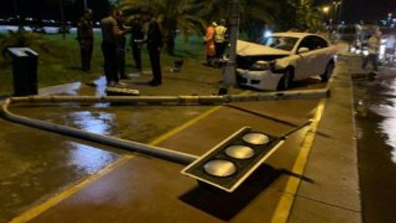 Hayatını kurtaran ekiplere bıçak çekti