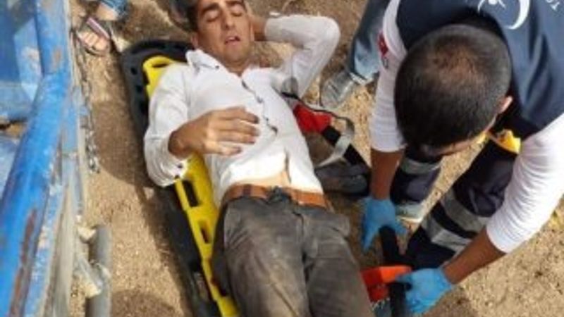 Kabak makinesine ayağı sıkışan çiftçi kurtarıldı