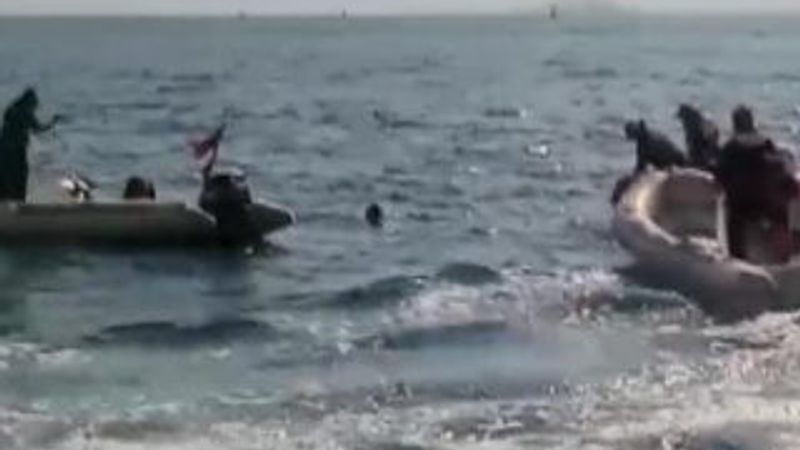 Kadıköy'de bir kadın, vapurdan denize atladı