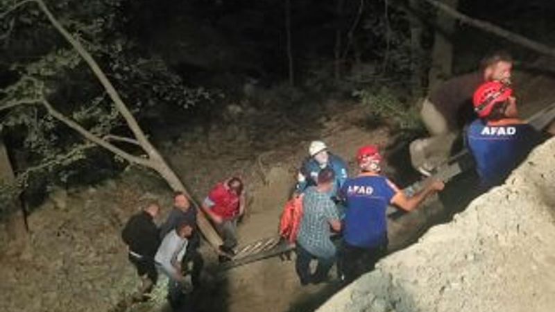 Trabzon'da otomobil dereye yuvarlandı: 1 ölü 2 yaralı