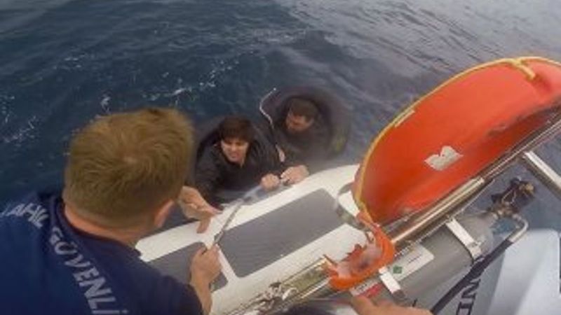 Batan bottaki 11 göçmen kurtarıldı