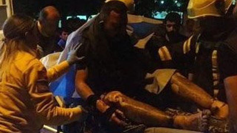 Üzerine benzin dökerek kendini yaktı