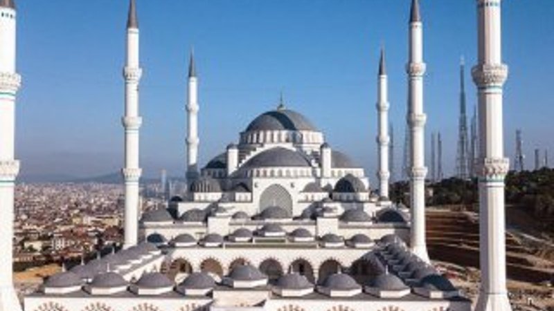 Camilerde Fetih Suresi okundu, dualar edildi