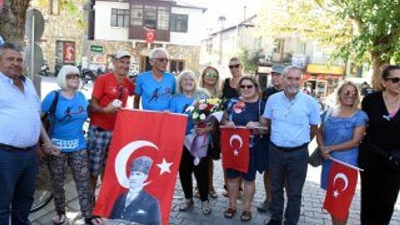 İngiltere'den Fethiye'ye bisikletle geldi