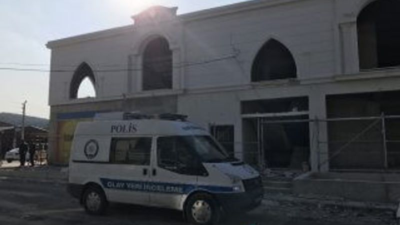 Kavgayı ayırmak istedi bıçaklandı