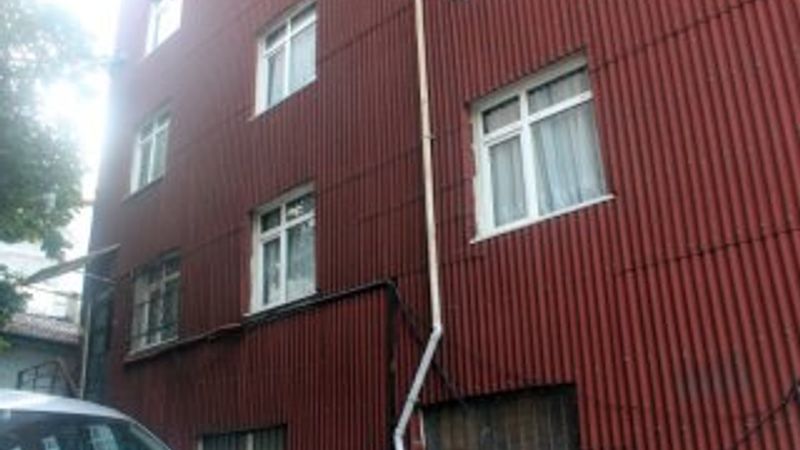 Madde bağımlısı kardeşini bıçaklayarak öldürdü