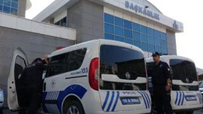 Edremit'te belediye binasında silahlı kavga: 2 gözaltı