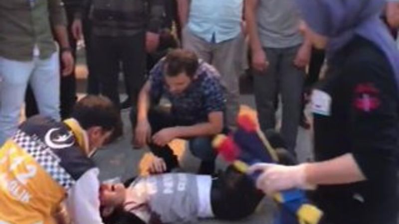 Düzce'de köpeklerden kaçmaya çalışan gence araba çarptı