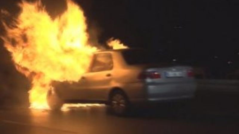 D-100'de alev alan aracından son anda çıktı