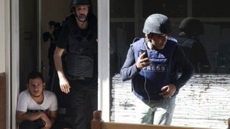 Gazetecilerin kaldığı otelin yanına havan atıldı