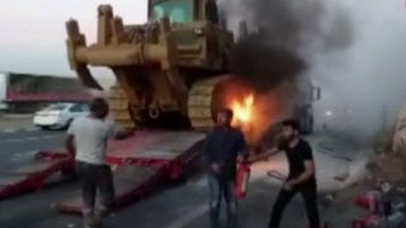 Mersin'de askeri konvoydaki tırda yangın çıktı