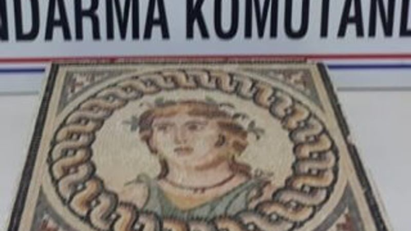 Bursa'da 2 bin yıllık mozaik tablo ele geçirildi