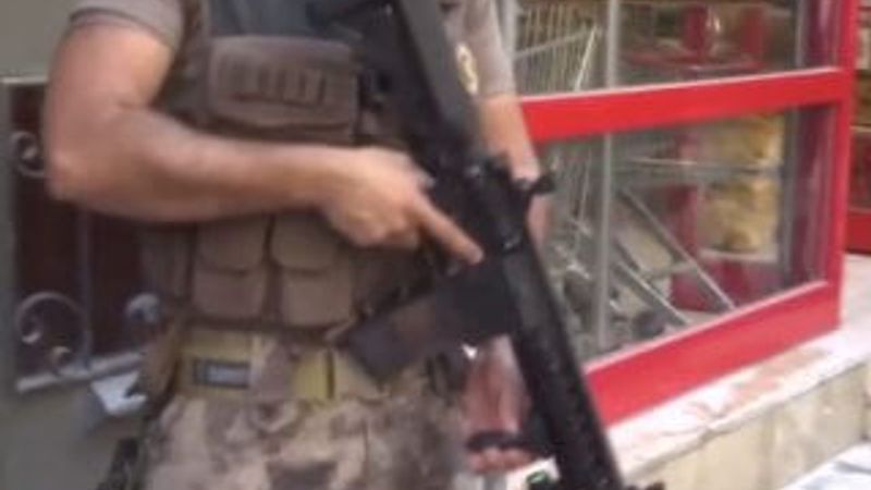 Kendini tuvalete kilitleyen adama özel harekat müdahalesi