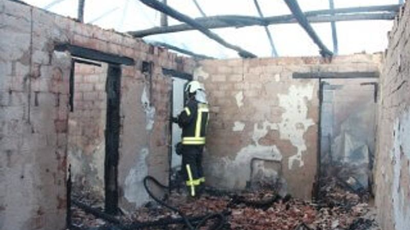 Manisa'da ocakta unutulan yemek iki kardeşin evlerini küle çevirdi