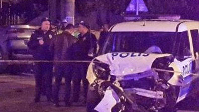 Denizli'de alkollü sürücü polis aracına çarptı