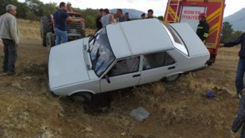 Beyşehir’de otomobil menfeze düştü: 2 yaralı
