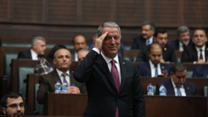 Hulusi Akar 'Bizi Suriye'ye götür' sloganıyla karşılandı