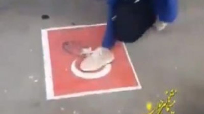 İran'da Türk bayrağına hakaret