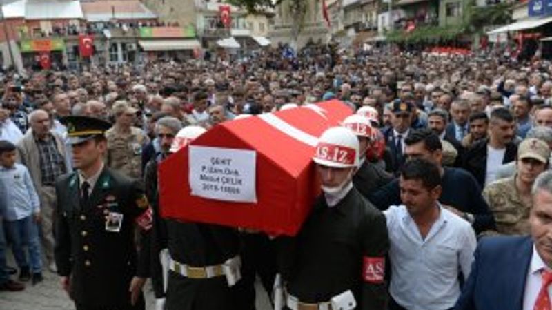 Münbiç şehidine Kürtçe ağıtlarla veda