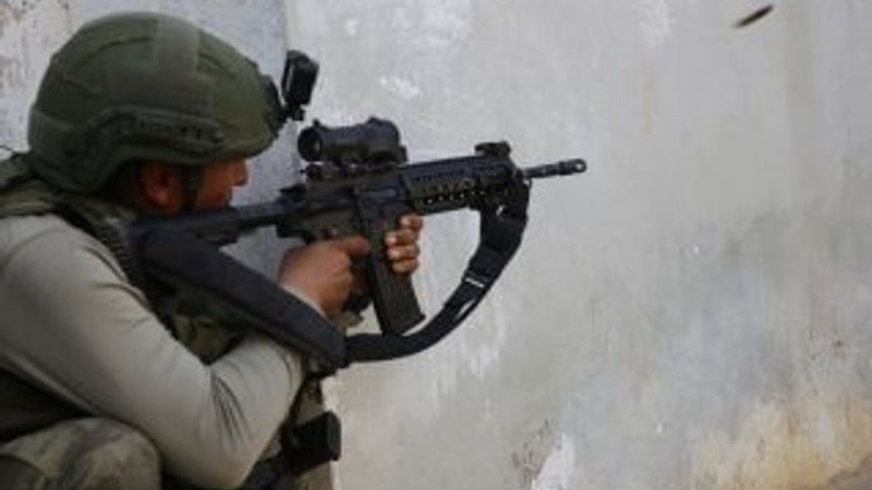 Mehmetçik Resulayn'da patlayıcıları temizliyor