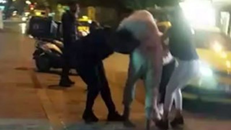Kadınların cadde ortasındaki kavgası kamerada