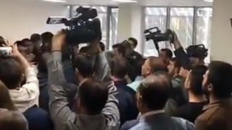 HDP'liler belediyeyi bastı, polis müdahale etti