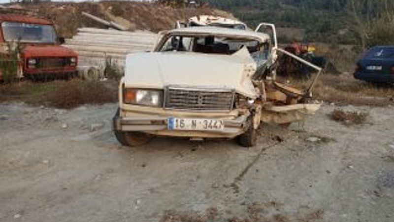 İki otomobil kafa kafaya çarpıştı: 1 ölü, 3 yaralı